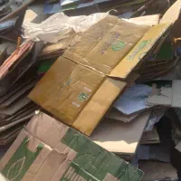 ضایعات کارتن و نایلون در محل