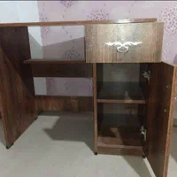 دو میز تحریر تمیز همراه با صندلی جکدار|میز تحریر و کامپیوتر|اندیشه, اندیشه فاز ۴|دیوار