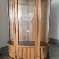 ویترین تمام چوب زیبا در حد نو