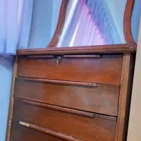 تخت دونفره وتشک ودراوروآینه و قاب اینه و پاتختی