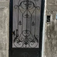 یک عدد درب آهنی نفر رو