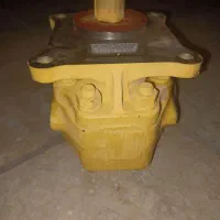 پمپ حرکت گریدر کوماتسو ۷۰۵ a2