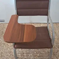 تعدادی صندلی امتحانی