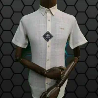 پیراهن سفید آستین کوتاه