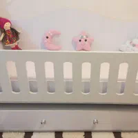 فروش تخت و کالسکه  کودک کاملا سالم