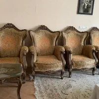 سرویس مبل و ویترین سلطنتی در حد نو
