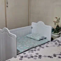 تخت کنار مادر