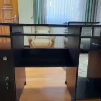 میز اداری کاملا سالم