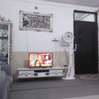 اینه و سعات زیر تلویزیون نو بدونه مشکل