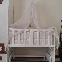 تخت کنار مادر