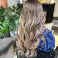 آموزش تخصصی رنگ و لایت مو