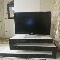 تلویزیون ۴۲ اینچ فیلیپس با میز تلویزیون|تلویزیون و پروژکتور|یزد, |دیوار
