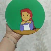 دیوار کوب انشرلی با موهای قرمز