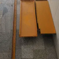 قفسه آهنی با ستون و لچه گیهاش