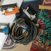 سه عدد میخکوب منگنه کوب یک عدد شلنگ باد|ابزارآلات|یزد, |دیوار
