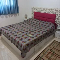 تخت خواب دو نفره همراه با ۲ عدد عسلی