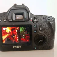 دوربین عکاسی و فیلمبرداری حرفه ای کانن 6D