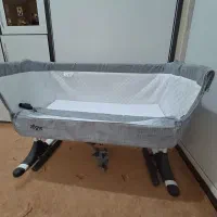 تخت کنار مادر زویو