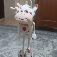 یک عروسک و یک دست کامل آجر چینی