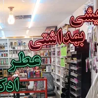 ال ای دی پشت شیشه مغازه