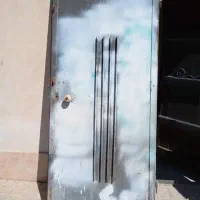 در آهنی   درب