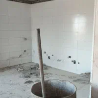 کارگر برای کاشیکاری