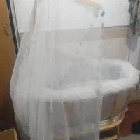 گهواره و تخت کنارمادر