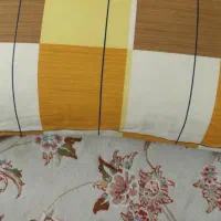 بالشت چهار گوش. پر روکش پر شکن همراه. با جلد|رختخواب، بالش، پتو|خرم‌آباد, |دیوار