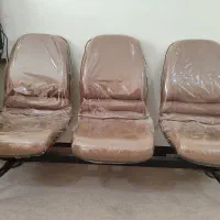 دو صندلی انتظار شش نفره چرمی با کاور نایلونی