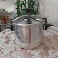 فروش زود پز چدنی  قدیمی  .سالم