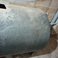 منبع آب فلزی