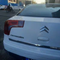 راننده با اتومبیل آقا تاکسی و یا سواری مدل۹۶ ببالا