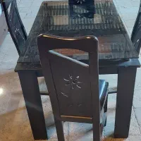 یک دست میز نهار خوری کار کرده چهار نفره