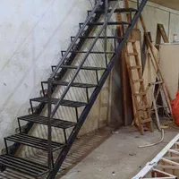 ساخت ونصب انواع پله وحفاظ درب آهنی وپنجره