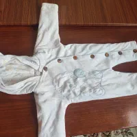 لباس زمستانی سالم و تمیز با شلوار لی در حدنو