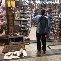 به فروشنده ی خانم جهت کار در فروشگاه کفش