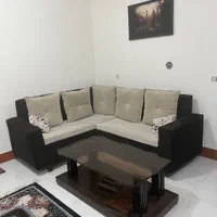 مبل ال ۵‌ نفره با میز وسط