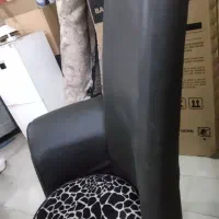 فروش دو عدد مبل تک نفره و یک عدد دکوری زیبا