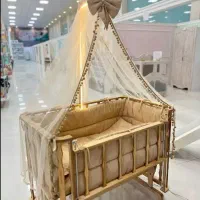 تخت کنار مادر (گهواره شو چوبی)