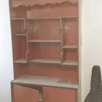 یک عدد کمد چوبی کتابخانه ای