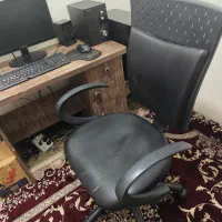 سیستم کامپیوتر بدون اسپیکر همراه میز و صندلی|رایانه رومیزی|بومهن, |دیوار