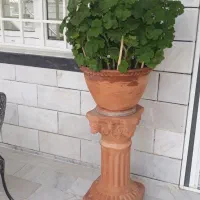 گلدان و پایه سفالی
