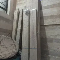 چهار پایه و تخته برای کارهای ساختمانی اجاره‌ای