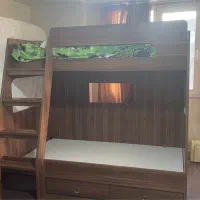 تخت دو طبقه و کمد ریلی کمجا چوب|تخت و سرویس خواب|تهران, گلستان (شهرک راه آهن)|دیوار