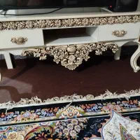 میزتلویزیون وگنجه وساعت دیواری