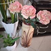 گل صورتی با گلدان سفالی میباشد.|گل مصنوعی|تهران, شهر زیبا|دیوار