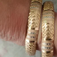 دو لنگه النگو ۲۰۰ تومن بالای تابلو