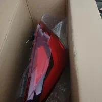 یک عدد چراغ عقب سمت شاگرد دنا