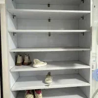 میز و جاکفشی