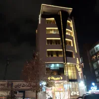 نگهبان بازنشسته و کارمند دفتری خانم